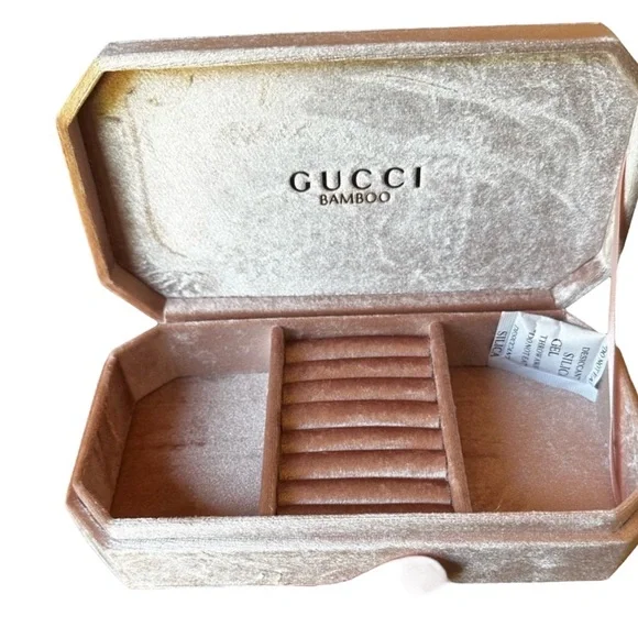 NEW Gucci Beauty VIP Pink Velvet Beauty Hatd Sided Jewelry Case - Picture 6 of 7
